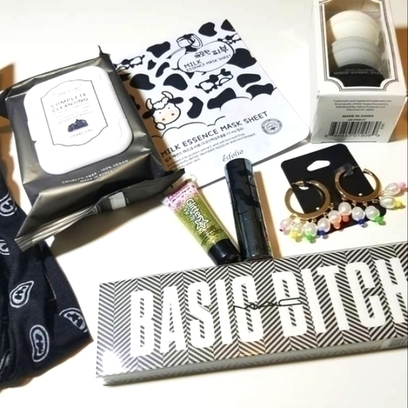 Basic B%@*! Mac And Macaroons Bundle - Picture 1 of 8